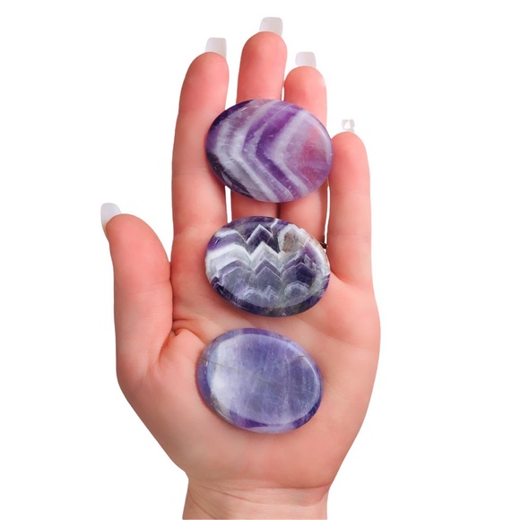 Amethyst thumb stone oval worry stones healing crystal rock palm stone - Picture 3 of 11